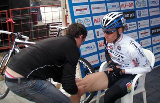 zolt der na masazi pred start